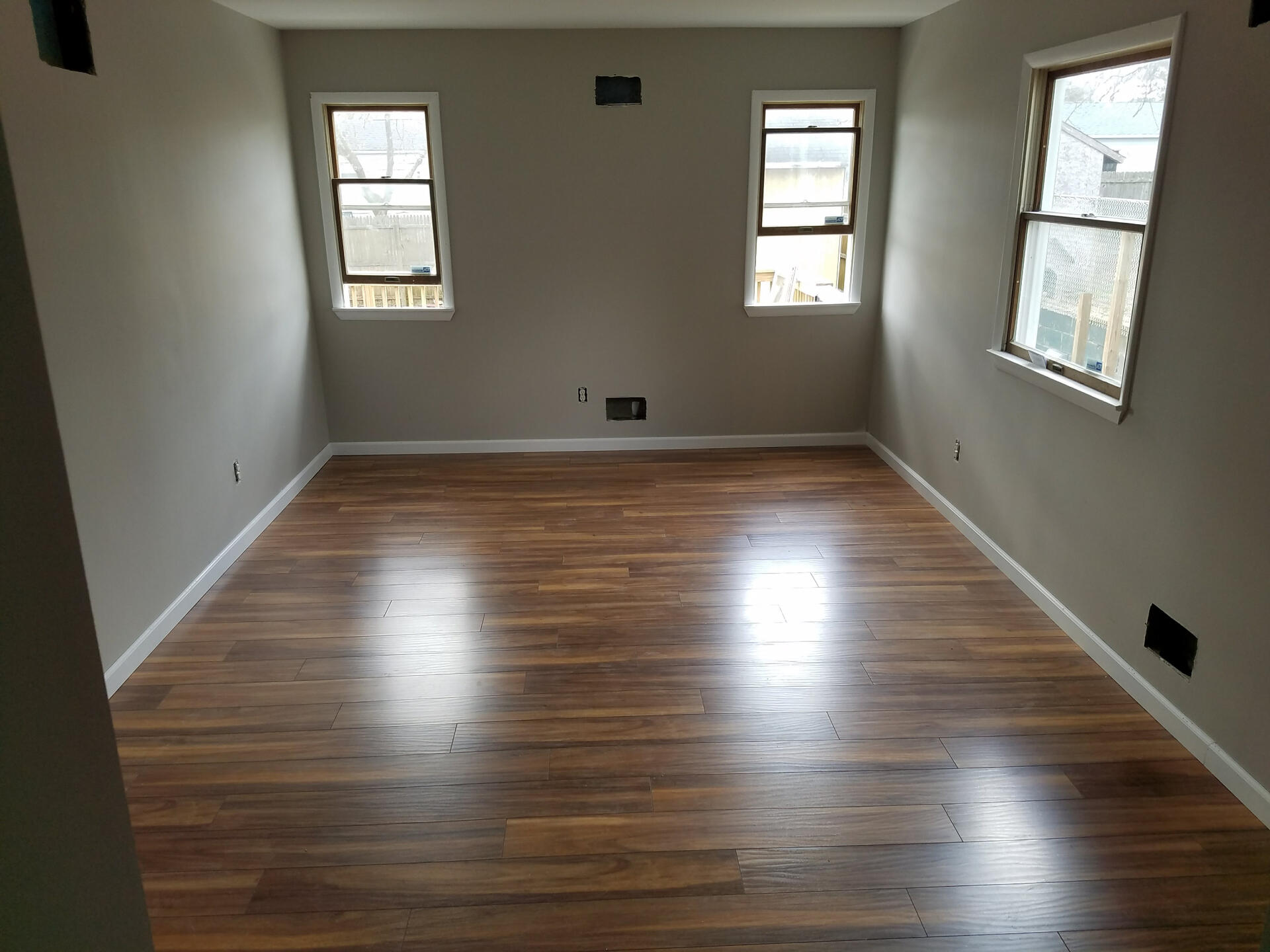 Hardwood, Tile & Laminate Floors